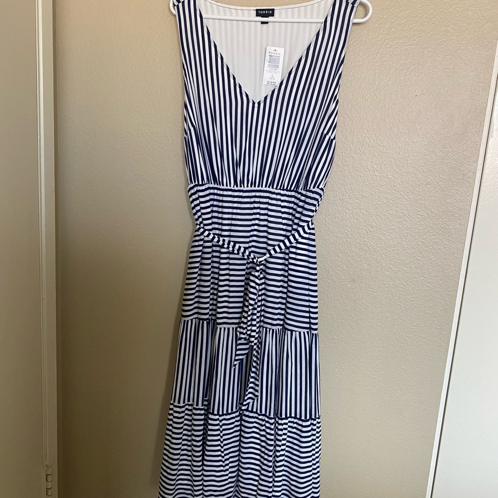 Torrid womens 1/XL lined navy/white striped dress